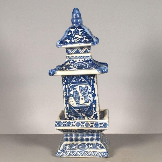 Mid 20th Century Blue and White Porcelain Pagoda, Chinese Chinoiserie Pagoda Tabletop Ornament For Sale - Image 5 of 9