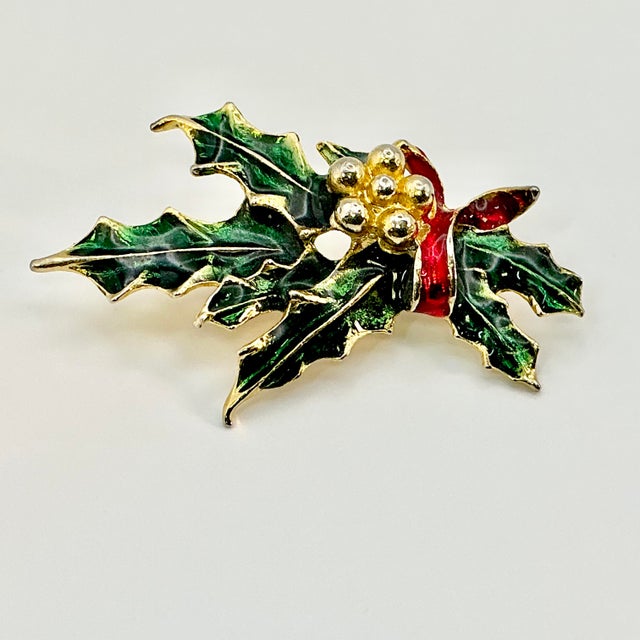 Mid-Century Modern Mid-Century Boho Chic Americana Christmas Holly Swag Brooch With Red Ribbon. For Sale - Image 3 of 10