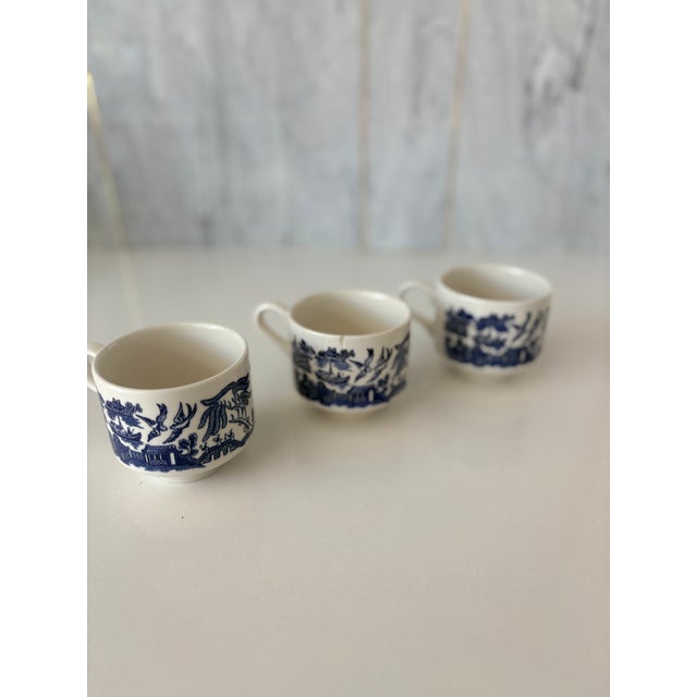 Ceramic Late 20th Century Blue Willow Chinoiserie Tea Cups Churchill England, Set of 3 For Sale - Image 7 of 8