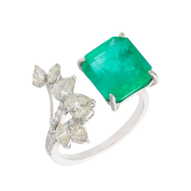 4.85 Ct Emerald Cut Emerald & 0.92 Ct Diamond Bypass Ring in 18 Kt Gold Size 7 For Sale - Image 17 of 18