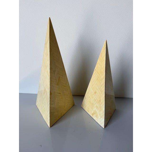 Postmodern 1980s Postmodern Tessellated Bone Pyramid Obelisk Sculptures – A Pair For Sale - Image 3 of 12