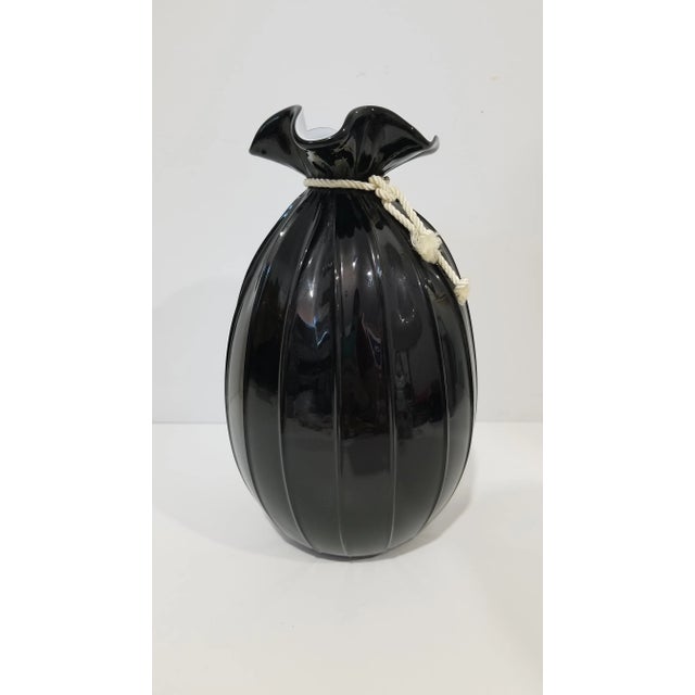 Art Deco 1960s Large Pilgrim Glass Black & White Satchel Art Glass Vase For Sale - Image 3 of 10