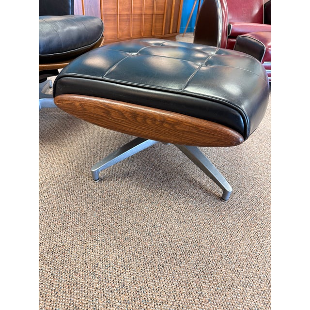 Mid Century Modern Attributed Heywood Wakefield Naugahyde Swivel Lounge Chair With Ottoman Model 710d 1960’s For Sale - Image 9 of 11