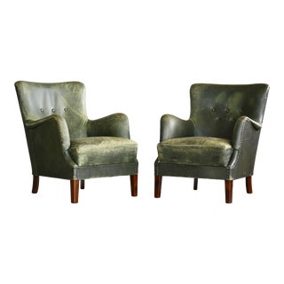 Pair of Danish 1950s Peter Hvidt Attributed Lounge Chairs Green Leather For Sale
