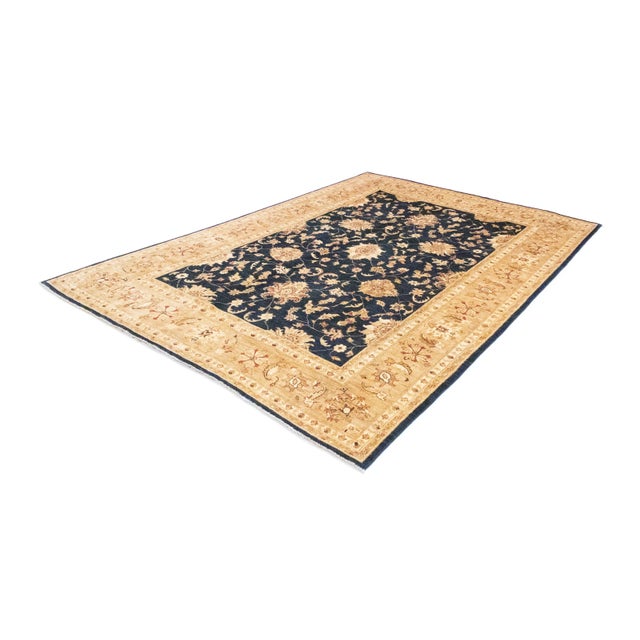 Middle Eastern Rug in Wool For Sale - Image 3 of 11