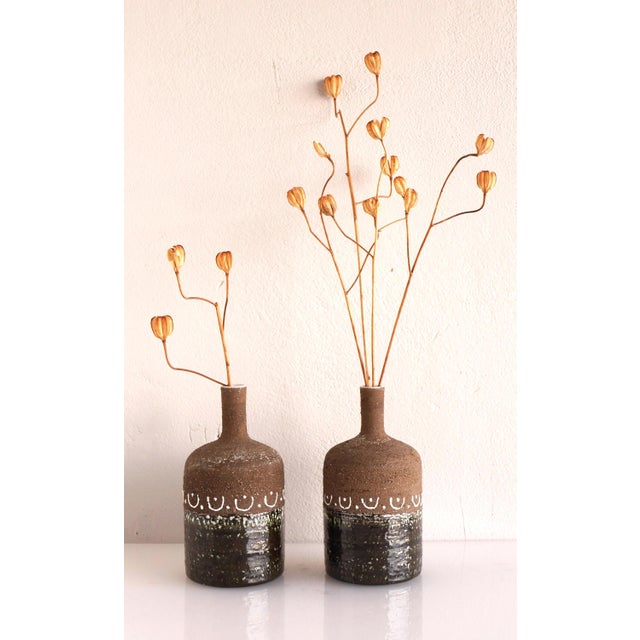 Brown Scandinavian Mid-Century Modern Brutalist Pottery Vases by Hellström for Nittsjö, Sweden, Set of 2 For Sale - Image 8 of 11
