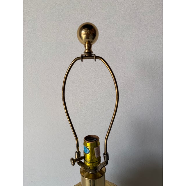 Metal Vintage Frederick Cooper–Style Urn Shape Solid Brass Table Lamp For Sale - Image 7 of 11