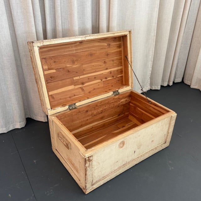 Farmhouse 1950s Rustic White Pine Cedar Lined Blanket Chest Trunk For Sale - Image 3 of 7