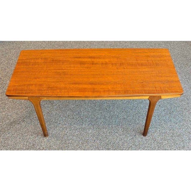 Iconic Mid Century Modern Extending Teak Coffee Table W/ Two Pull-Out Drinks Trays c.1960 For Sale - Image 9 of 12