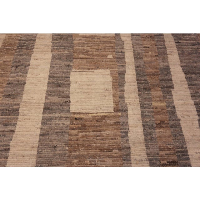 Nazmiyal Collection Modern Area Area Rug For Sale - Image 4 of 9
