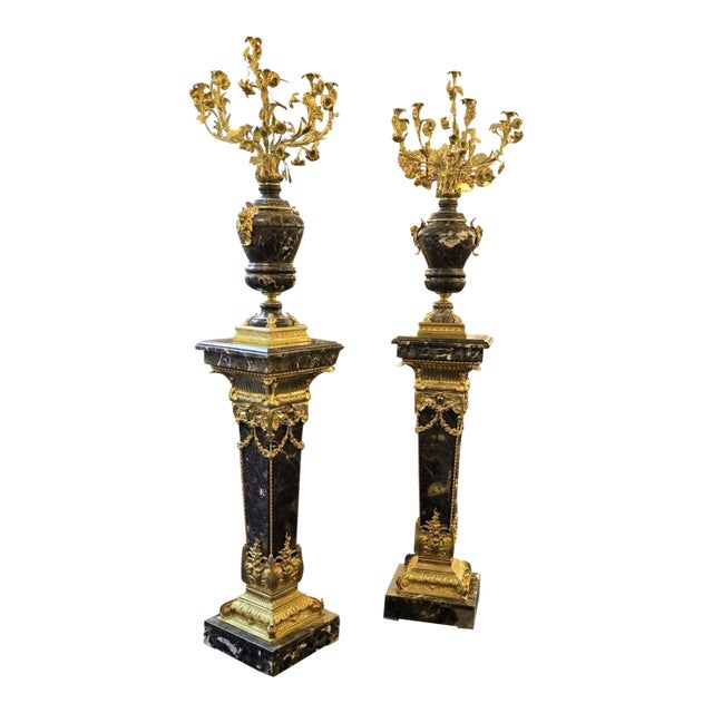 Louis XVI-Style Black Porcelain Decorative Centerpiece With Gold Leaf Floral Details For Sale