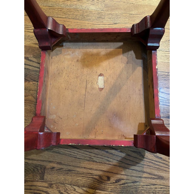 1940s 1940s Reproduction 19th Century French Side/End Table Red Lacquer Gold For Sale - Image 5 of 5
