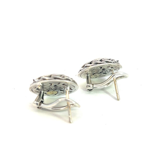 Traditional 1990s Pair of John Hardy Estate Post Palu Clip on Earrings Sterling Silver 22k Yellow Gold For Sale - Image 3 of 5