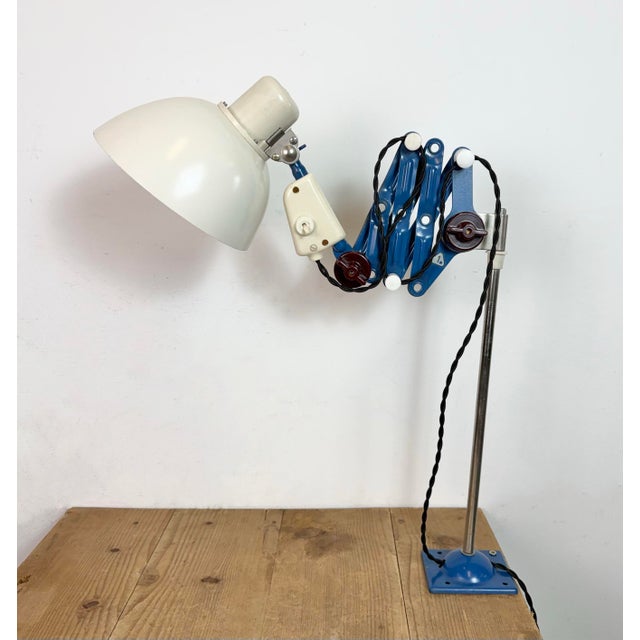Industrial East German Scissor Table Lamp from Veb Zweckleuchtenbau Dresden, 1950s For Sale - Image 4 of 18