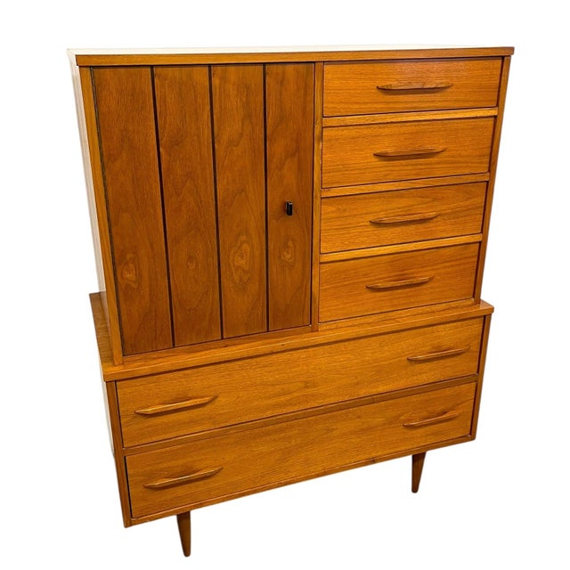 Vintage Mid Century Modern Gentleman's Chest Highboy Dresser With Cabinet and Sculpted Pulls. For Sale - Image 4 of 12