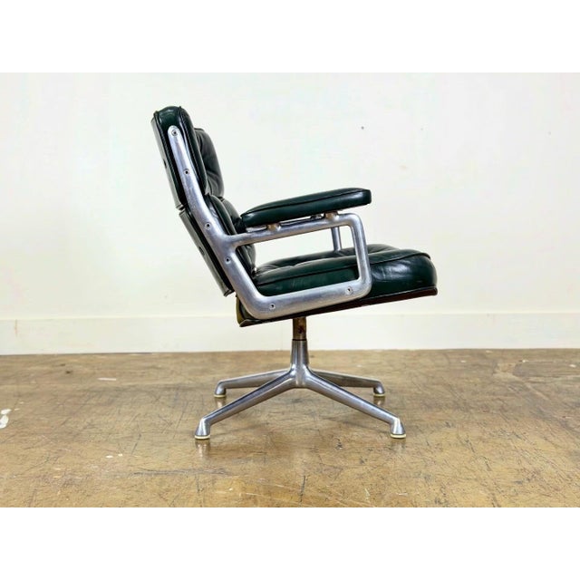 Mid-Century Modern 1960s Eames Time Life "Lobby" Chair - Green Leather - 1st Generation Model 675 For Sale - Image 3 of 12