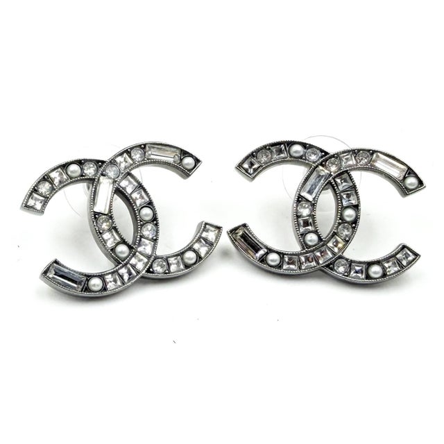 Chanel Chanel Gunmetal CC Baguette Princess Crystal Pearl Large Piercing Earrings, A Pair For Sale - Image 4 of 5