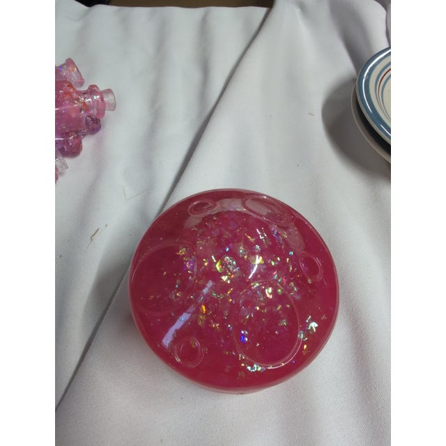 Charming pink mushroom-shaped glass trinket box with glitter accents. • Unique mushroom design adds a whimsical touch •...