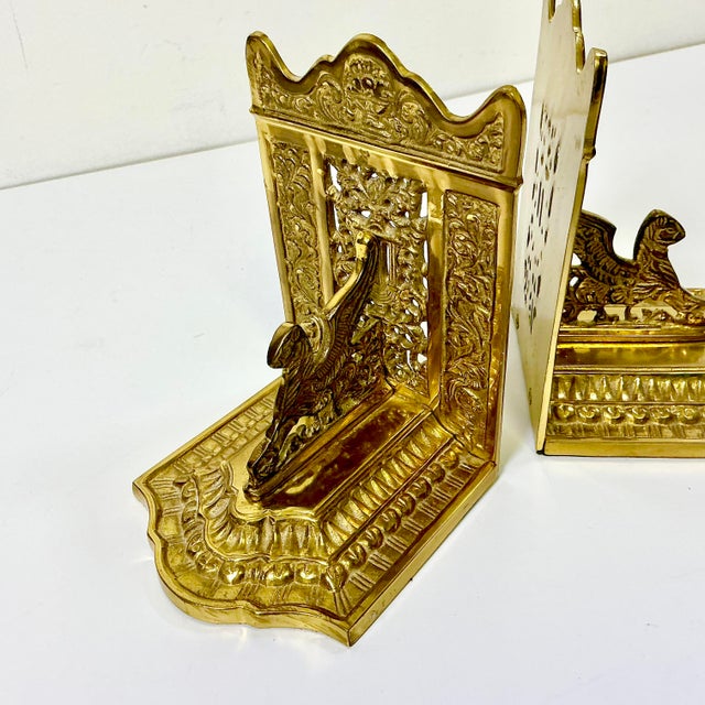 1950s Vintage Mythical Hollywood Regency Boho Chic Brass Winged Lion Bookends - A Pair. For Sale - Image 6 of 14