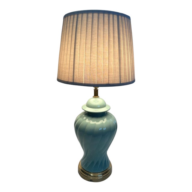 Vintage Chinese Celadon Green Ginger Jar Table Lamp, MCM Hollywood Regency Postmodern Brass Base With Finial For Sale