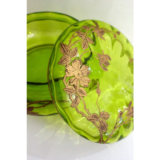 Antique Art Nouveau Candy Box in Blown Fluorescent Glass, 1890s For Sale - Image 5 of 10