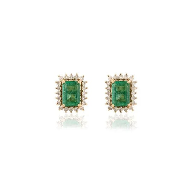 Art Deco 18k Yellow Gold 1.72ct Natural Emerald Green Earrings With Halo Diamonds- A Pair For Sale - Image 3 of 10