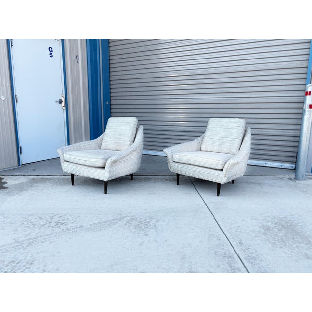 1970s Mid Century White Curved Lounge Chairs For Sale - Image 4 of 13