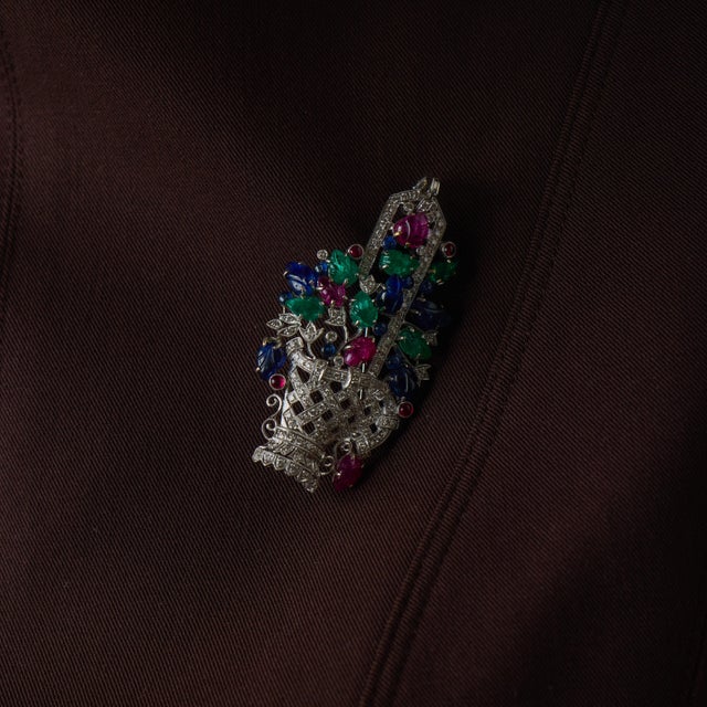 1980s 1980s Tutti Frutti Emerald Ruby Sapphire Diamond 18k White Gold Brooch Pendant For Sale - Image 5 of 6