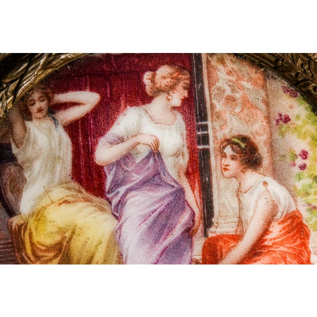 Exceptional Round Small Antique 19th Century French Hand Painted Porcelain Neoclassical Box For Sale In New York - Image 6 of 16