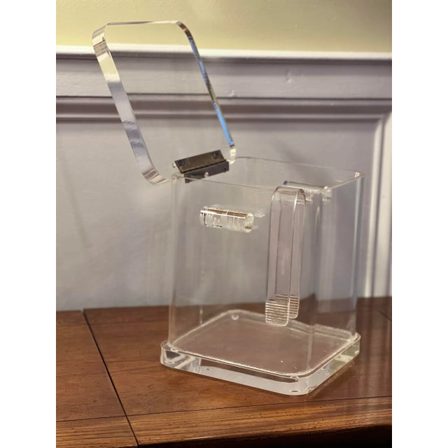 Plastic Vintage Lucite Ice Bucket With Tongs and Hinged Lid For Sale - Image 7 of 11