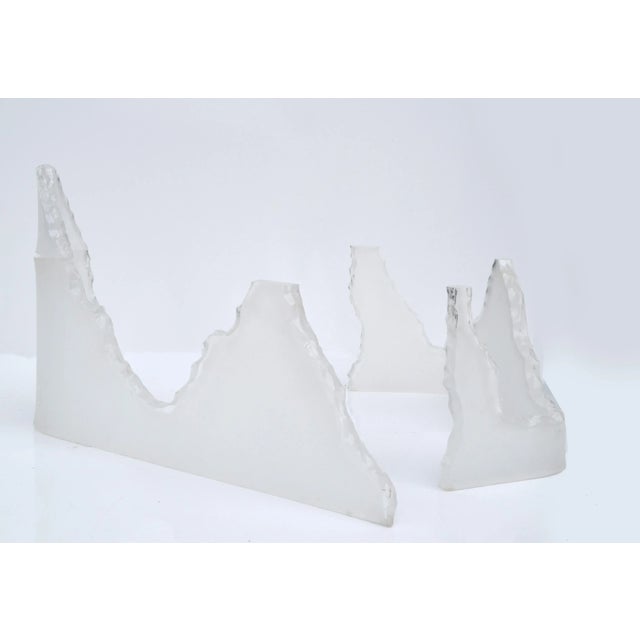 Lion in Frost Style Lucite Iceberg Coffee, Cocktail Table Round Glass Top 1970 For Sale - Image 11 of 12