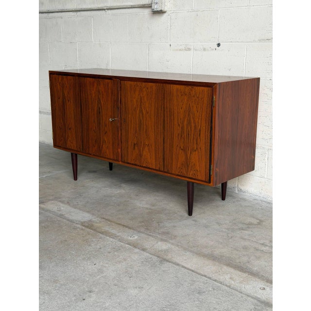 Poul Hundevad Rosewood Sideboard Credenza Low Storage Unit Tapered Legs Denmark 1960s For Sale - Image 10 of 10