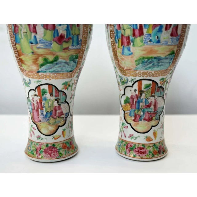 Chinese Pair of Early 19th Century Famille Rose Canton Lidded Vases For Sale - Image 4 of 7