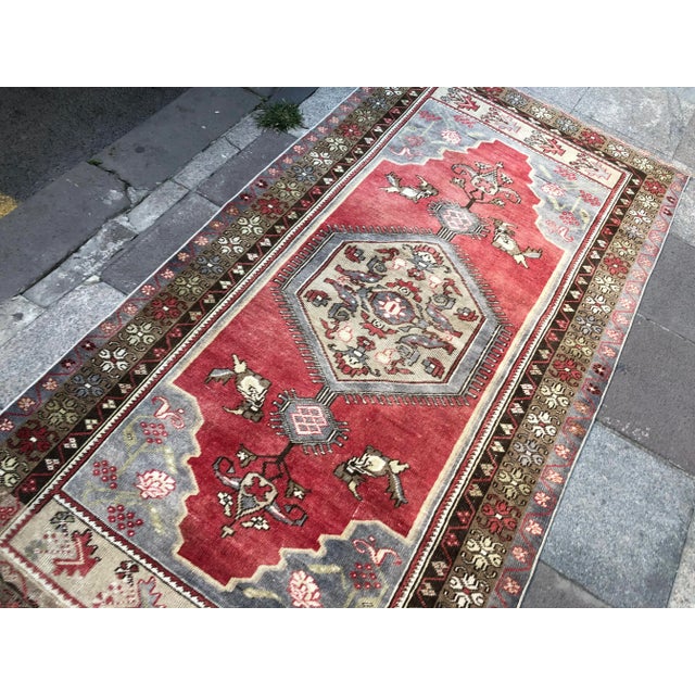 1960s Vintage Oushak Handmade Rug- 3′11″ × 7′7″ For Sale - Image 5 of 11