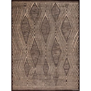 Bold Primitive Tribal Geometric Salt and Pepper Modern Room Size Rug For Sale