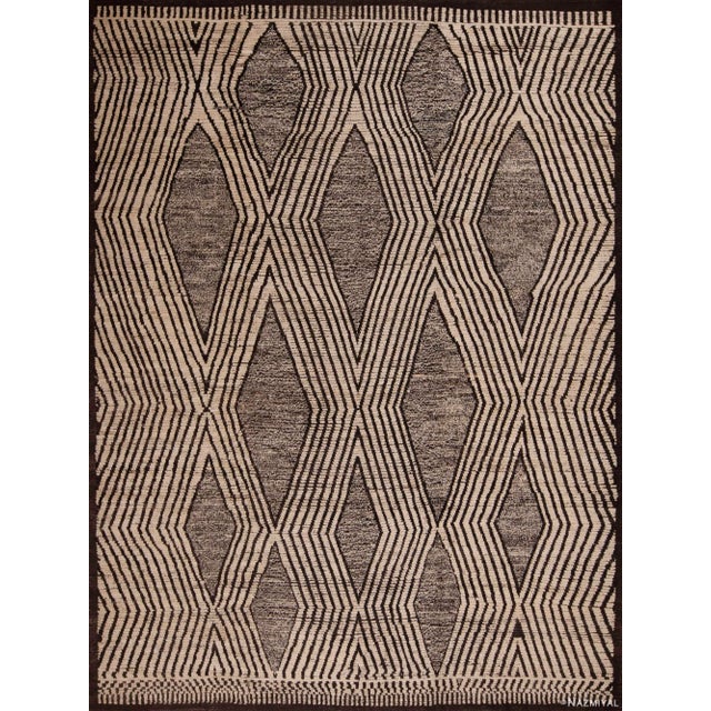 Bold Primitive Tribal Geometric Salt and Pepper Modern Room Size Rug For Sale