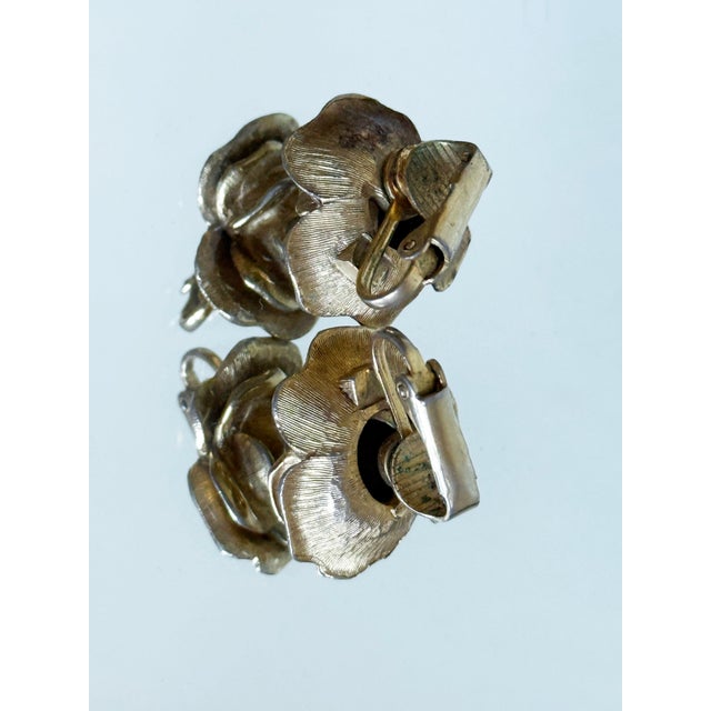 1950s Vintage Mid-Century Gold Toned Sculptural Rose Clip on Earrings, 1950s, A Pair For Sale - Image 5 of 10