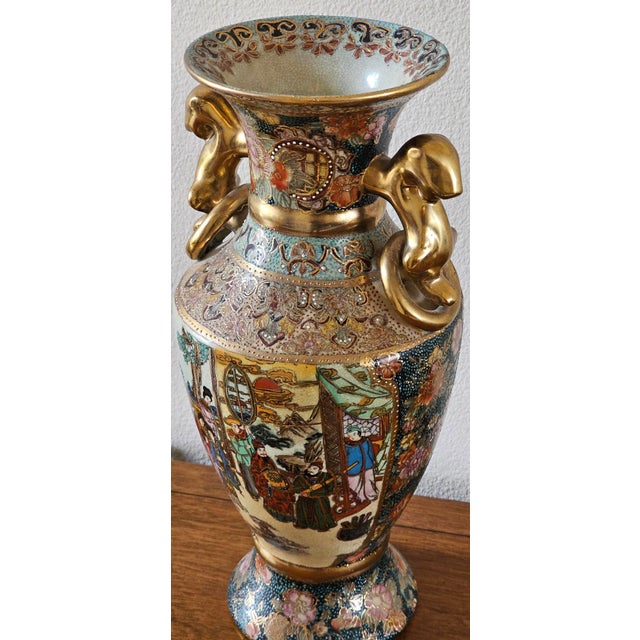 1960s Vintage Royal Satsuma Hand-Painted Porcelain Urn Vase With Moriage & Gilt Handles For Sale - Image 5 of 17