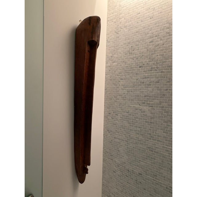 1970s Elongated Hand‑Carved Wooden Wall Sculpture – Organic Modern Art Mask From Material Possessions Chicago For Sale - Image 5 of 10