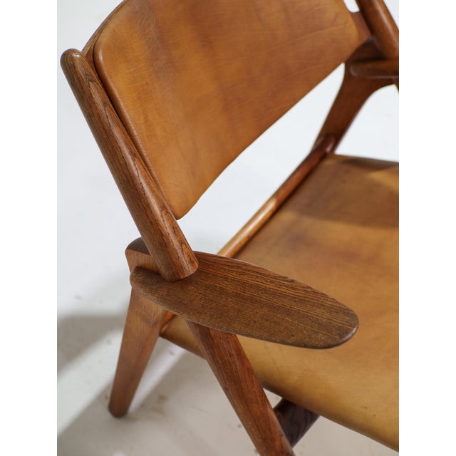 CH28 Lounge Chair in Oak and Cognac Leather by Hans J. Wegner, Denmark, 1950s For Sale - Image 13 of 17