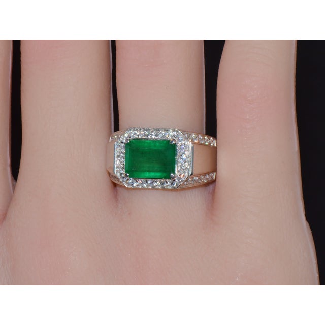 Certified Natural 2.91cts vs F Diamond Emerald 18k Solid Gold Mens Womens Band Ring, Size 8 For Sale In Dallas - Image 6 of 16