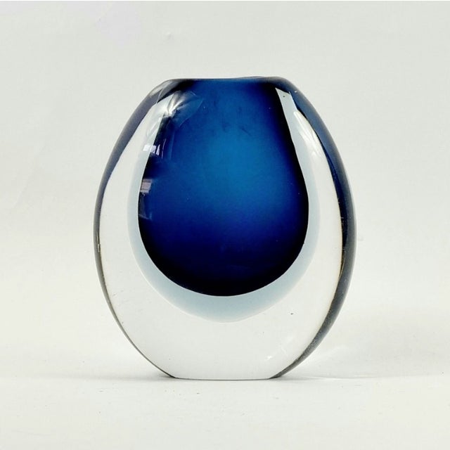 Stunning sommerso glass vase designed by the pioneer of Swedish glass art Vicke Lindstrand and made by Kosta (Sweden,...