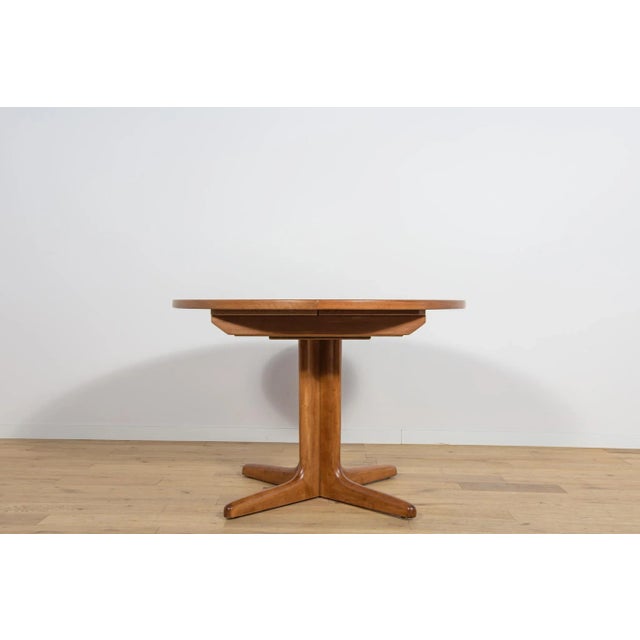 Mid-Century Modern Mid-Century Round Walnut Extendable Dining Table, United Kingdom, 1950s For Sale - Image 3 of 17