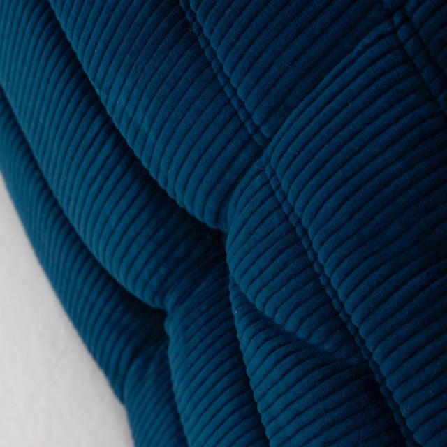 Togo Three-Seater Sofa in Dark Blue Tissue by Michel Ducaroy for Ligne Roset For Sale - Image 9 of 18