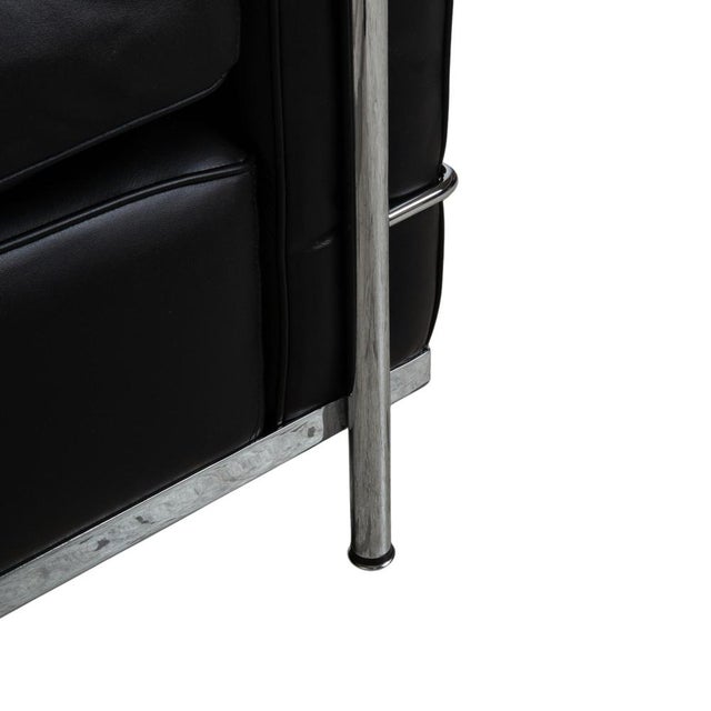LC 2 Two-Seater Sofa in Black Leather by Le Corbusier for Cassina For Sale - Image 3 of 12