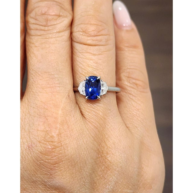 Modern 1.97 Ct Gia Certified Natural Sapphire & Diamond Ring Size 6.5 For Sale - Image 3 of 9