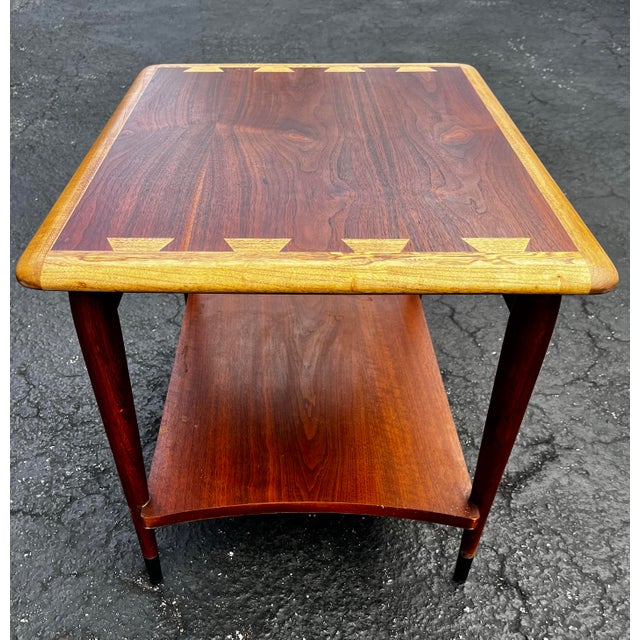 Wood Mid Century Modern ‘Acclaim’ Side Table With Curved Lower Shelf | AltaVista Lane Furniture For Sale - Image 7 of 12