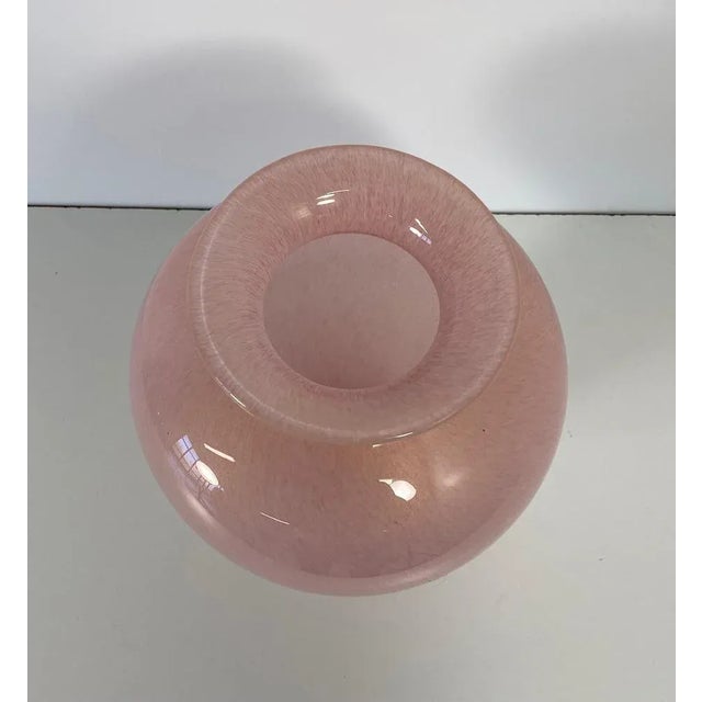 1980s Italian Powder Pink and Gold Leaf Vase in Murano Glass by Barovier & Toso, 1980s For Sale - Image 5 of 10