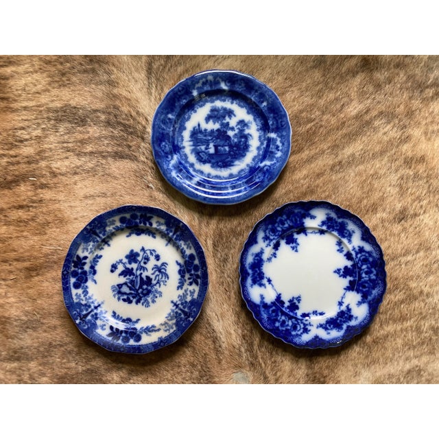 Ceramic Antique Flow Blue Dinner Plates- Set of 3 For Sale - Image 7 of 7
