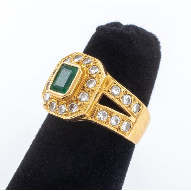Metal 14k Yellow Gold Emerald & Diamond Ring For Sale - Image 7 of 8